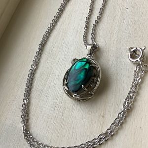NWOT Paua shell pendant necklace